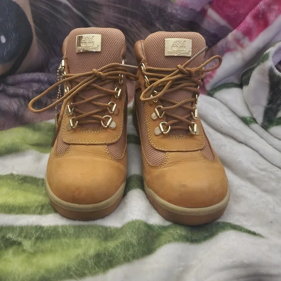 Timberland gold accent ankle boots LIGHTLY USED!! - Picture 5 of 7